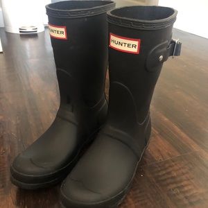 Hunter original short rain boots, matte black US 6